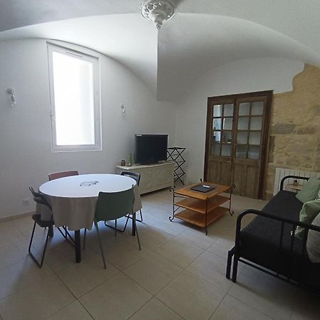 Dans Maison De Maitre, Appartement Independant. Montfrin Extérieur photo