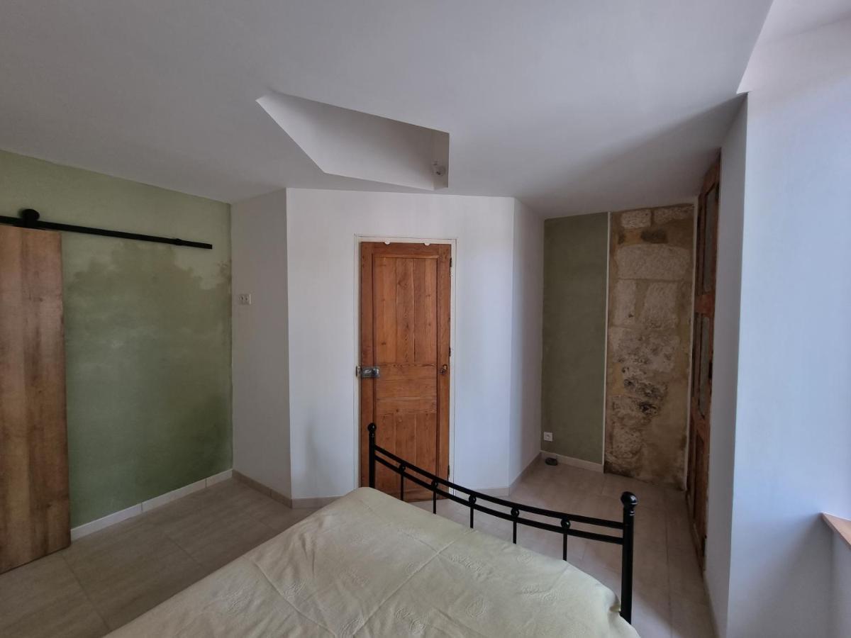 Dans Maison De Maitre, Appartement Independant. Montfrin Extérieur photo