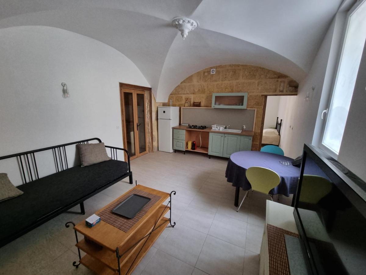 Dans Maison De Maitre, Appartement Independant. Montfrin Extérieur photo