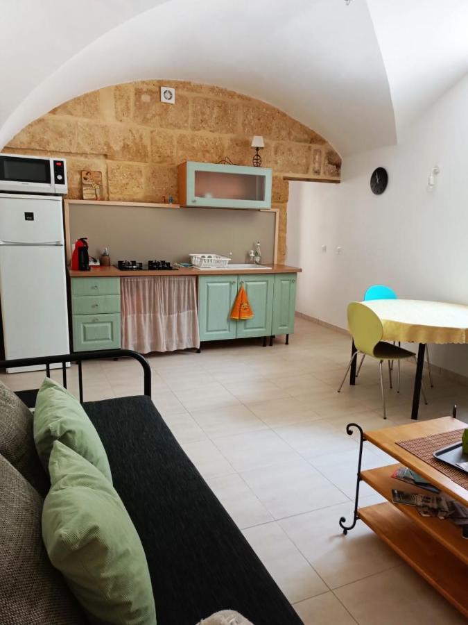 Dans Maison De Maitre, Appartement Independant. Montfrin Extérieur photo